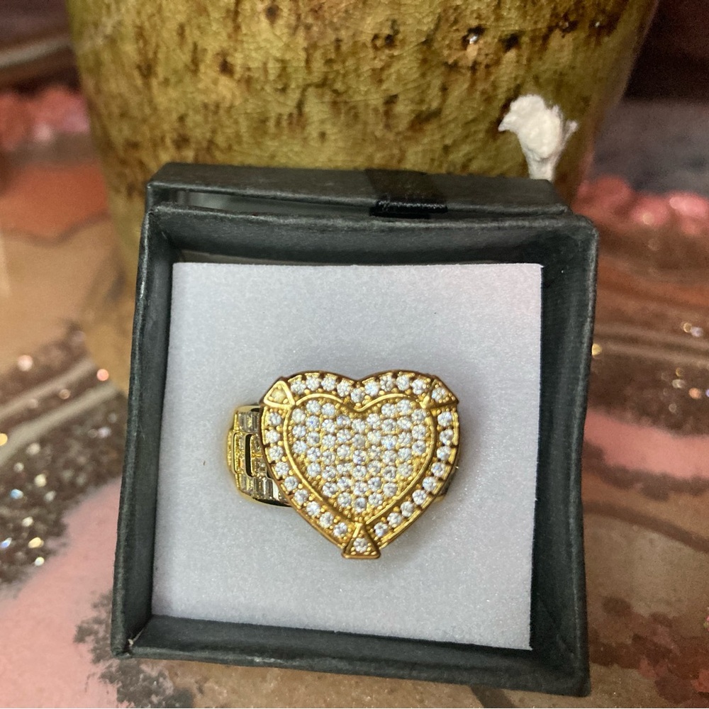 Elegant Gold Heart Ring